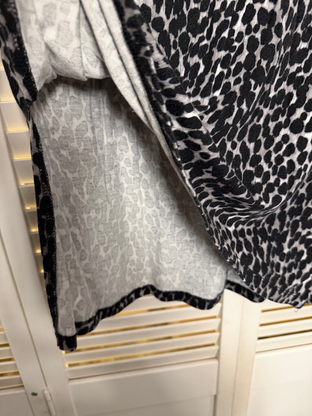 torrid Black & White Leopard V-Neck Tunic - Picture 2 of 3